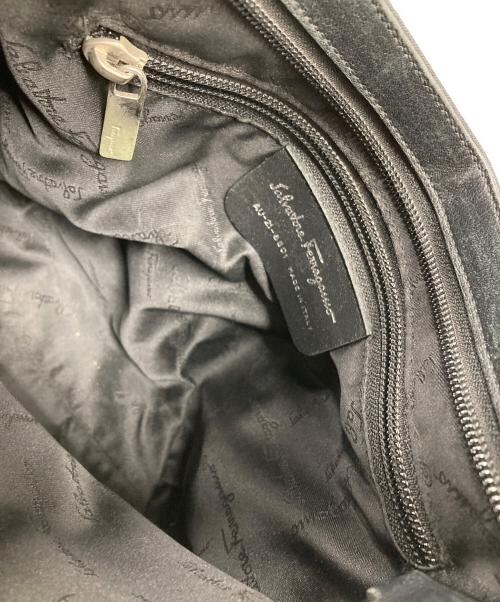 Salvatore Ferragamo（サルヴァトーレ フェラガモ）Salvatore Ferragamo (サルヴァトーレ フェラガモ) ヴァラチェーン ワンショルダーバッグ ブラック サイズ:実寸サイズにてご確認ください。の古着・服飾アイテム