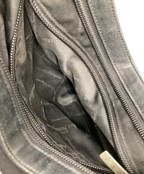 Salvatore Ferragamo（サルヴァトーレ フェラガモ）Salvatore Ferragamo (サルヴァトーレ フェラガモ) ヴァラチェーン ワンショルダーバッグ ブラック サイズ:実寸サイズにてご確認ください。の古着・服飾アイテム