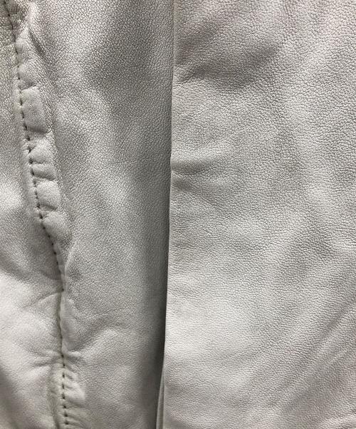 JULIUS（ユリウス）JULIUS (ユリウス) レザーコート ライトグレー サイズ:2の古着・服飾アイテム