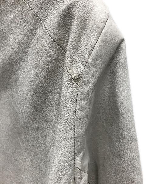 JULIUS（ユリウス）JULIUS (ユリウス) レザーコート ライトグレー サイズ:2の古着・服飾アイテム