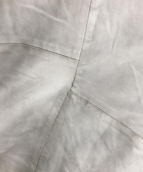 JULIUS（ユリウス）JULIUS (ユリウス) レザーコート ライトグレー サイズ:2の古着・服飾アイテム