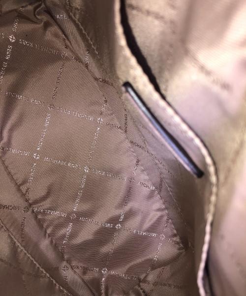 MICHAEL KORS（マイケル・コース）MICHAEL KORS ショルダーバッグ JET SET TRAVEL MD DOME XCROSS XBODY（ジェットセット トラベル ミディアム ドーム クロスボディ） ピンク サイズ:実寸サイズにてご確認ください。の古着・服飾アイテム