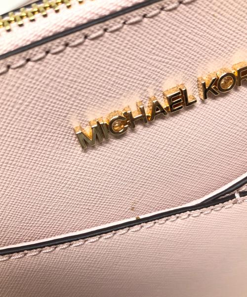 MICHAEL KORS（マイケル・コース）MICHAEL KORS ショルダーバッグ JET SET TRAVEL MD DOME XCROSS XBODY（ジェットセット トラベル ミディアム ドーム クロスボディ） ピンク サイズ:実寸サイズにてご確認ください。の古着・服飾アイテム