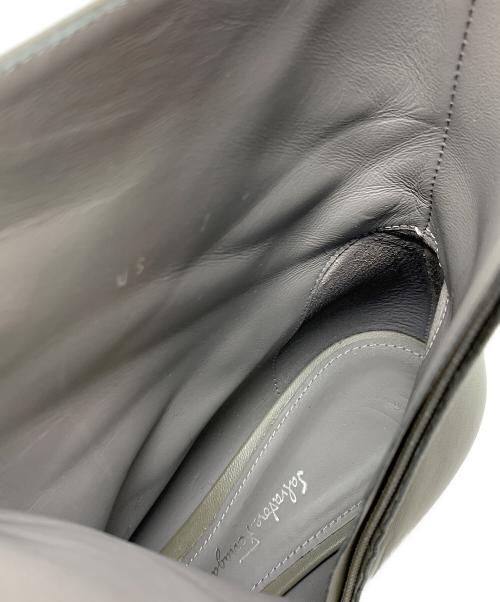 Salvatore Ferragamo（サルヴァトーレ フェラガモ）Salvatore Ferragamo (サルヴァトーレ フェラガモ) アンクルブーツ 	VINCE（ヴィンス） グレー サイズ:7の古着・服飾アイテム