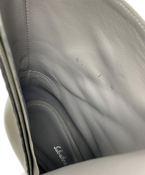 Salvatore Ferragamo（サルヴァトーレ フェラガモ）Salvatore Ferragamo (サルヴァトーレ フェラガモ) アンクルブーツ 	VINCE（ヴィンス） グレー サイズ:7の古着・服飾アイテム