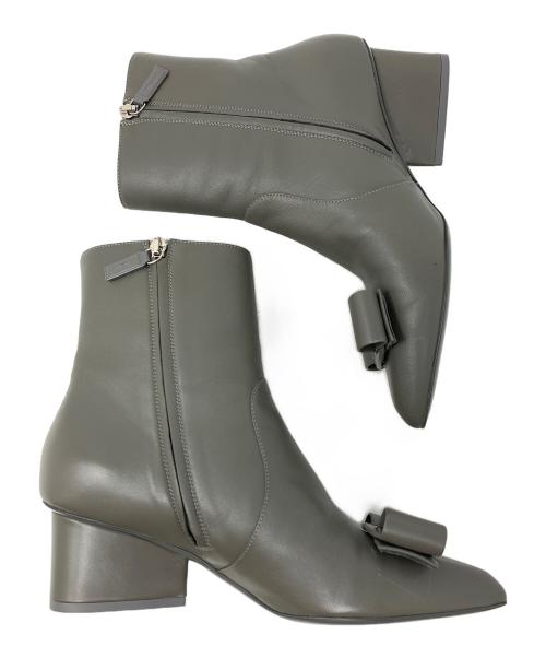 Salvatore Ferragamo（サルヴァトーレ フェラガモ）Salvatore Ferragamo (サルヴァトーレ フェラガモ) アンクルブーツ 	VINCE（ヴィンス） グレー サイズ:7の古着・服飾アイテム