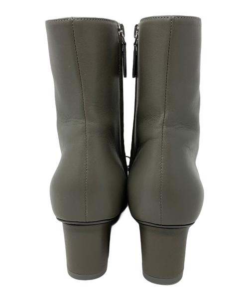 Salvatore Ferragamo（サルヴァトーレ フェラガモ）Salvatore Ferragamo (サルヴァトーレ フェラガモ) アンクルブーツ 	VINCE（ヴィンス） グレー サイズ:7の古着・服飾アイテム