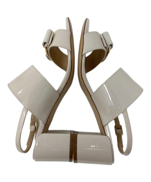 Salvatore Ferragamo（サルヴァトーレ フェラガモ）Salvatore Ferragamo (サルヴァトーレ フェラガモ) ヴァラストラップサンダル ベージュ サイズ: 6 1/2の古着・服飾アイテム