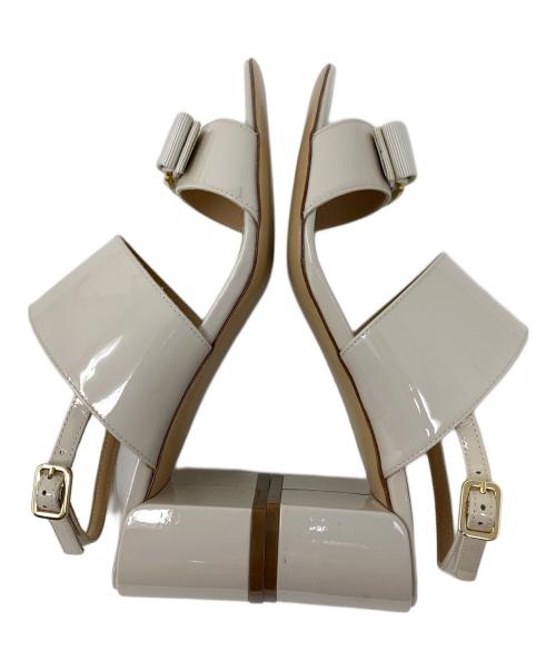Salvatore Ferragamo（サルヴァトーレ フェラガモ）Salvatore Ferragamo (サルヴァトーレ フェラガモ) ヴァラストラップサンダル ベージュ サイズ: 6 1/2の古着・服飾アイテム