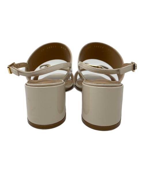 Salvatore Ferragamo（サルヴァトーレ フェラガモ）Salvatore Ferragamo (サルヴァトーレ フェラガモ) ヴァラストラップサンダル ベージュ サイズ: 6 1/2の古着・服飾アイテム