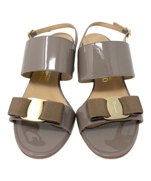 Salvatore Ferragamo（サルヴァトーレ フェラガモ）Salvatore Ferragamo (サルヴァトーレ フェラガモ) ヴァラストラップサンダル グレー サイズ:6 1/2の古着・服飾アイテム