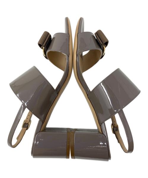 Salvatore Ferragamo（サルヴァトーレ フェラガモ）Salvatore Ferragamo (サルヴァトーレ フェラガモ) ヴァラストラップサンダル グレー サイズ:6 1/2の古着・服飾アイテム