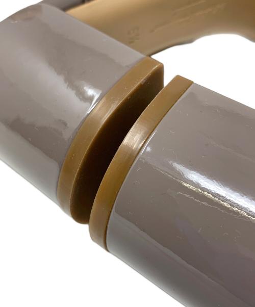 Salvatore Ferragamo（サルヴァトーレ フェラガモ）Salvatore Ferragamo (サルヴァトーレ フェラガモ) ヴァラストラップサンダル グレー サイズ:6 1/2の古着・服飾アイテム