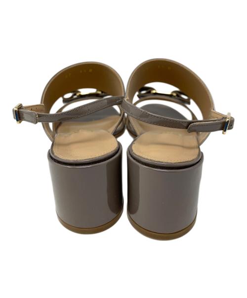 Salvatore Ferragamo（サルヴァトーレ フェラガモ）Salvatore Ferragamo (サルヴァトーレ フェラガモ) ヴァラストラップサンダル グレー サイズ:6 1/2の古着・服飾アイテム