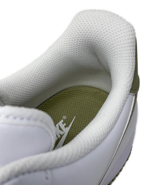 NIKE（ナイキ）NIKE (ナイキ) スニーカー Air Force 1 '07 （エア フォース 1 '07） ホワイト×オリーブ サイズ:30cm 未使用品の古着・服飾アイテム