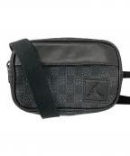 AIR JORDANエア ジョーダン）の古着「ショルダーバッグ モノグラムカメラバッグ」｜ブラック