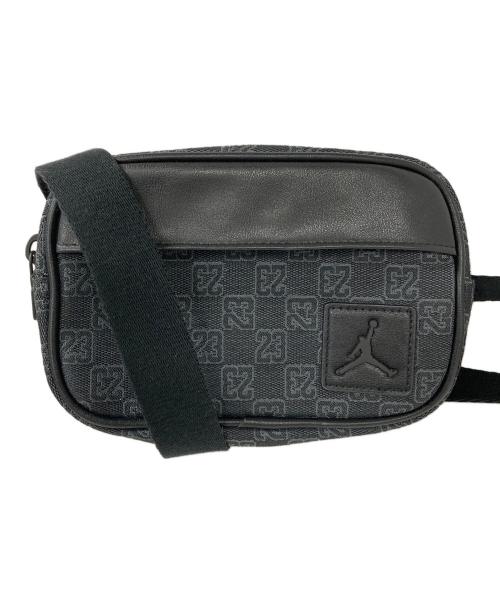 AIR JORDAN（エア ジョーダン）AIR JORDAN (エア ジョーダン) ショルダーバッグ モノグラムカメラバッグ ブラック サイズ:実寸サイズにてご確認ください。の古着・服飾アイテム