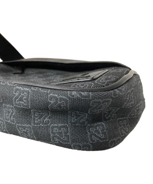 AIR JORDAN（エア ジョーダン）AIR JORDAN (エア ジョーダン) ショルダーバッグ モノグラムカメラバッグ ブラック サイズ:実寸サイズにてご確認ください。の古着・服飾アイテム