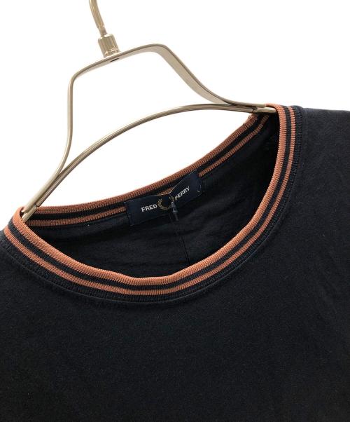 FRED PERRY（フレッドペリー）FRED PERRY (フレッドペリー) Twin Tipped T-Shirt（ツイン ティップライン ティー-シャツ） ネイビー サイズ:L 未使用品の古着・服飾アイテム