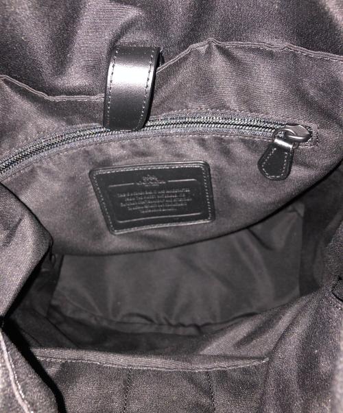 COACH（コーチ）COACH (コーチ) リュック パーフォレイテッド バックパック ブラック×イエロー サイズ:実寸サイズにてご確認ください。の古着・服飾アイテム