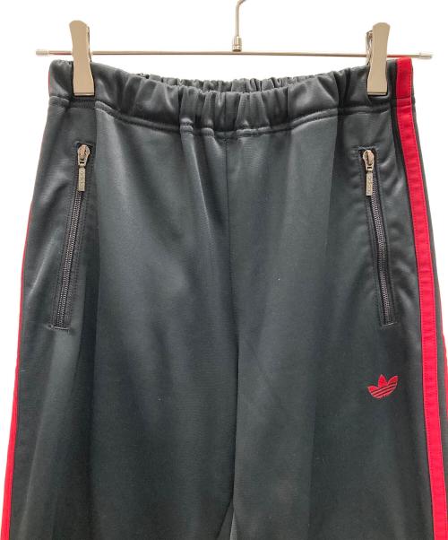 adidas（アディダス）adidas (アディダス) トラックパンツ ブラック×レッド サイズ:Oの古着・服飾アイテム