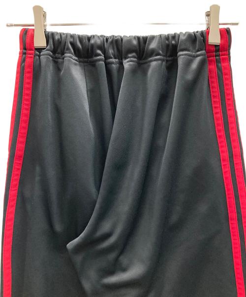 adidas（アディダス）adidas (アディダス) トラックパンツ ブラック×レッド サイズ:Oの古着・服飾アイテム