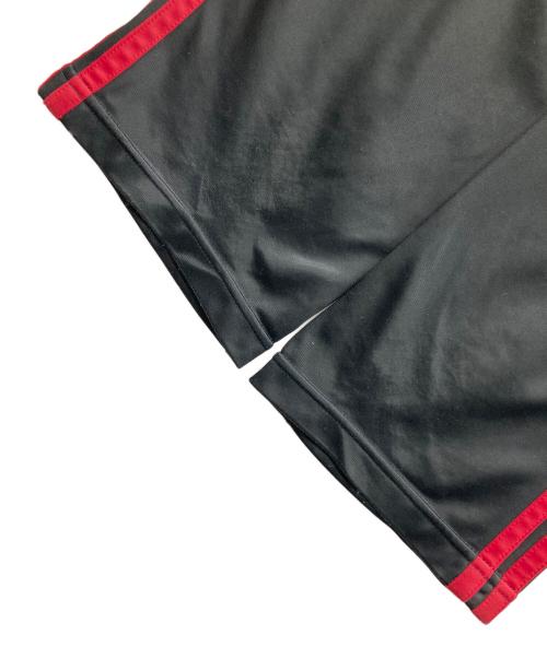 adidas（アディダス）adidas (アディダス) トラックパンツ ブラック×レッド サイズ:Oの古着・服飾アイテム