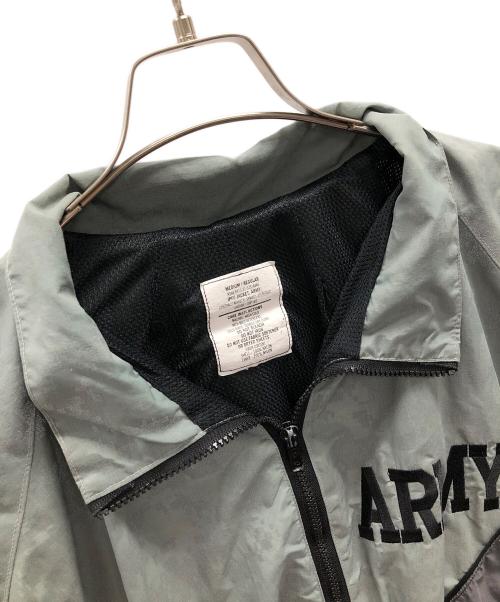 US ARMY（ユーエスアーミー）US ARMY (ユーエスアーミー) ナイロンジャケット IPFU JACKET（フィットネス ユニフォーム ジャケット） ライトグレー サイズ:MEDIUM/REGULARの古着・服飾アイテム