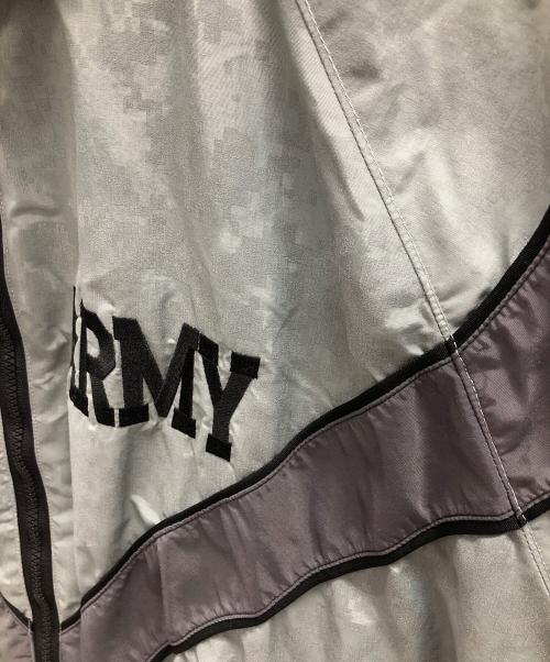 US ARMY（ユーエスアーミー）US ARMY (ユーエスアーミー) ナイロンジャケット IPFU JACKET（フィットネス ユニフォーム ジャケット） ライトグレー サイズ:MEDIUM/REGULARの古着・服飾アイテム