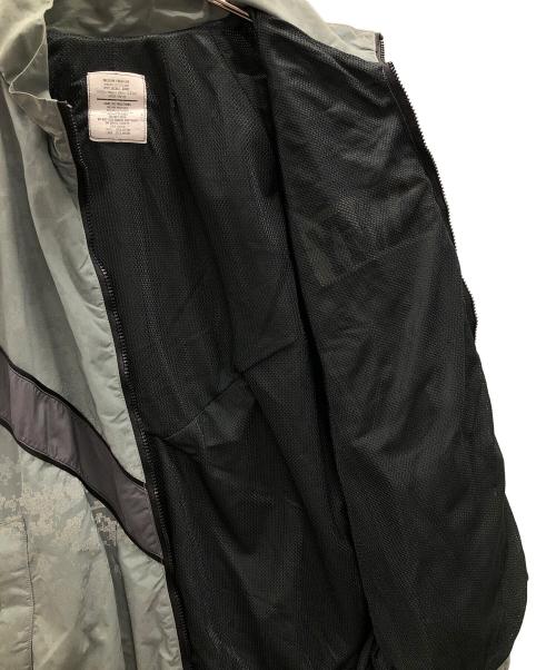 US ARMY（ユーエスアーミー）US ARMY (ユーエスアーミー) ナイロンジャケット IPFU JACKET（フィットネス ユニフォーム ジャケット） ライトグレー サイズ:MEDIUM/REGULARの古着・服飾アイテム