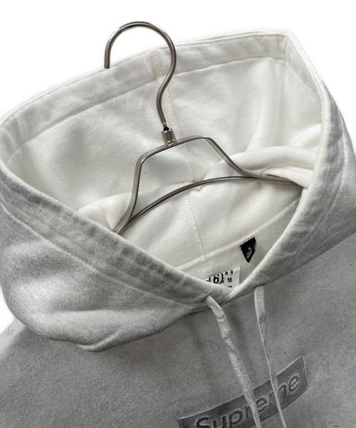 SUPREME（シュプリーム）SUPREME MARTIN MARGIELA パーカー 24SS Foil Box Logo Hooded Sweatshirt（24SS フォイル ボックス ロゴ フーデッド スウェットシャツ） ホワイト サイズ:Sの古着・服飾アイテム