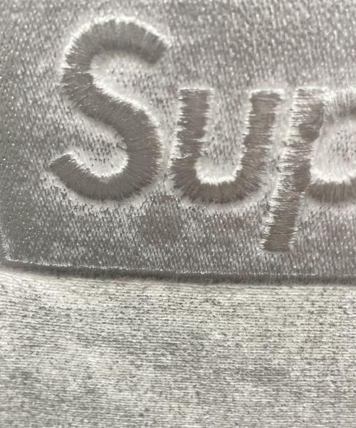 SUPREME（シュプリーム）SUPREME MARTIN MARGIELA パーカー 24SS Foil Box Logo Hooded Sweatshirt（24SS フォイル ボックス ロゴ フーデッド スウェットシャツ） ホワイト サイズ:Sの古着・服飾アイテム