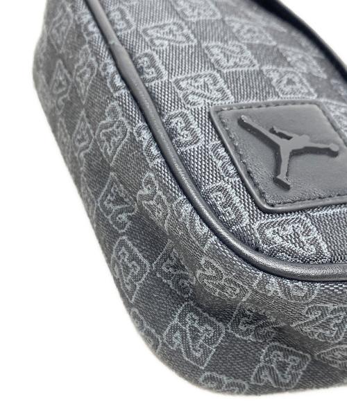 NIKE（ナイキ）NIKE (ナイキ) ショルダーバッグ モノグラム ブラック サイズ:実寸サイズにてご確認ください。の古着・服飾アイテム