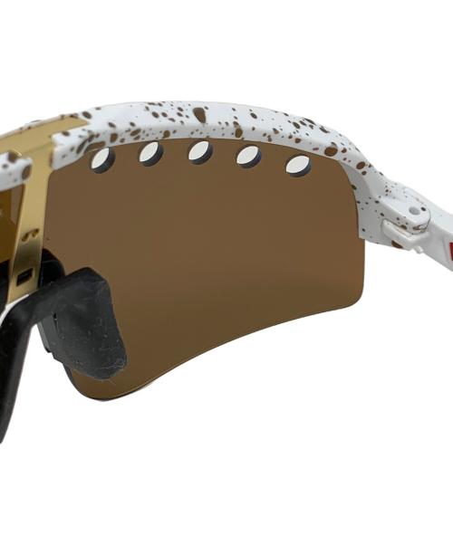 OAKLEY（オークリー）OAKLEY (オークリー) サングラス Sutro Lite Sweep(スートロライト スィープ） ホワイト サイズ:実寸サイズにてご確認ください。の古着・服飾アイテム