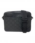 LOUIS VUITTONルイ ヴィトン）の古着「ショルダーバッグ デュオ メッセンジャー モノグラムシャドウ」｜ブラック