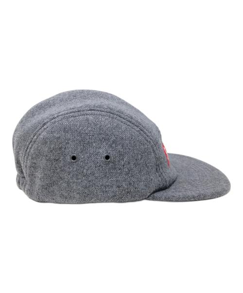 SUPREME（シュプリーム）SUPREME (シュプリーム) キャップ グレー サイズ:MEDIUM/LARGEの古着・服飾アイテム