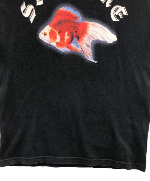 SUPREME（シュプリーム）SUPREME (シュプリーム) SASQUATCHfabrix. (サスクワッチファブリックス) Tシャツ 金魚プリント ブラック サイズ:Mの古着・服飾アイテム