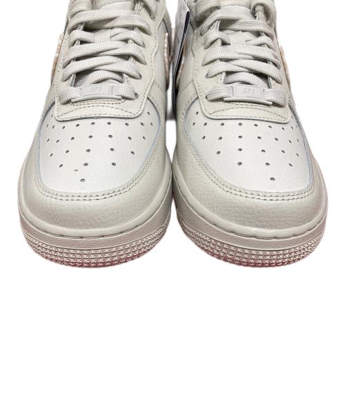 NIKE（ナイキ）NIKE (ナイキ) スニーカー WMNS AIR FORCE 1 '07 （ウィメンズ ナイキ エアフォース） ベージュ サイズ:25 未使用品の古着・服飾アイテム
