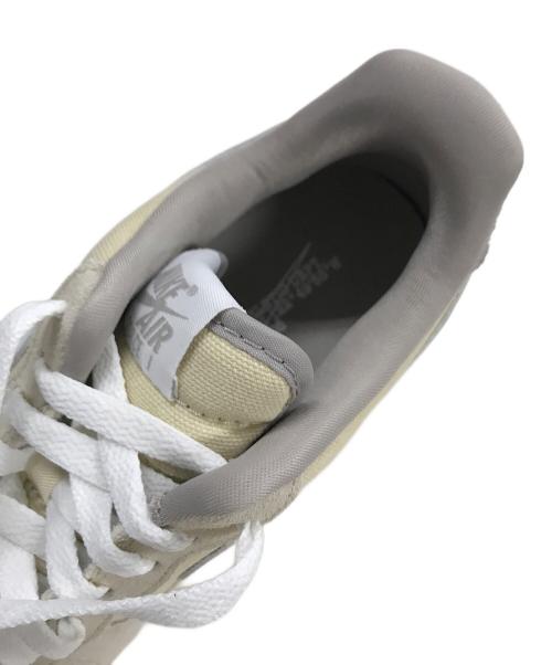 NIKE（ナイキ）NIKE (ナイキ) スニーカー W Air Force 1 ’07  (ウィメンズ エアフォース1 '07) ベージュ サイズ:23cm 未使用品の古着・服飾アイテム