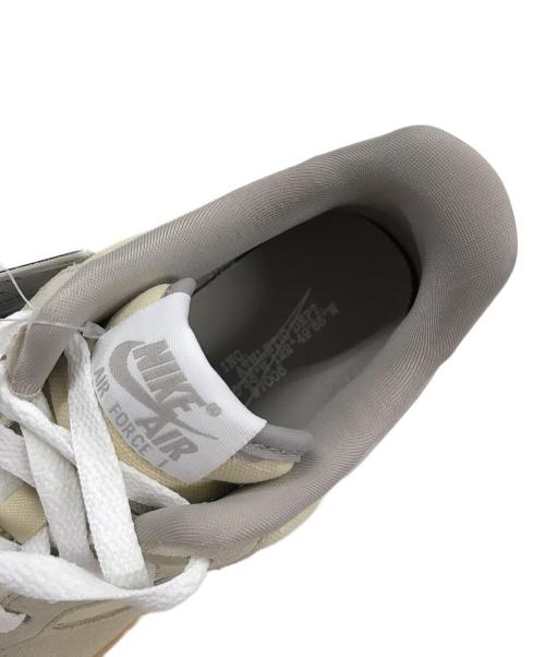 NIKE（ナイキ）NIKE (ナイキ) スニーカー W Air Force 1 ’07  (ウィメンズ エアフォース1 '07) ベージュ サイズ:23cm 未使用品の古着・服飾アイテム