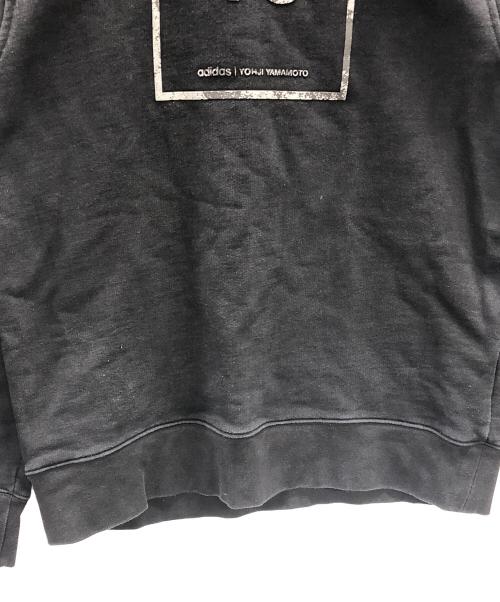 Y-3（ワイスリー）Y-3 (ワイスリー) スクエアラベルロゴ グラフィック プルオーバー パーカー ブラック サイズ:Sの古着・服飾アイテム