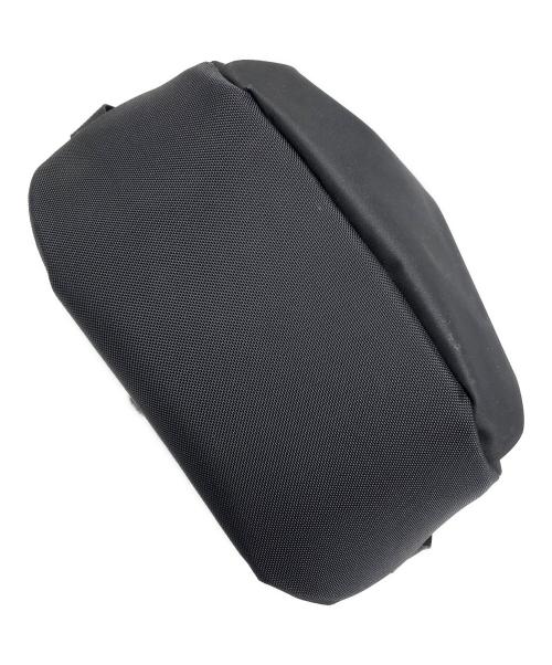 ARC'TERYX（アークテリクス）ARC'TERYX (アークテリクス) Arro 8 Shoulder Bag（アロー エイト ショルダー バッグ） ブラック サイズ:実寸サイズにてご確認下さい。の古着・服飾アイテム