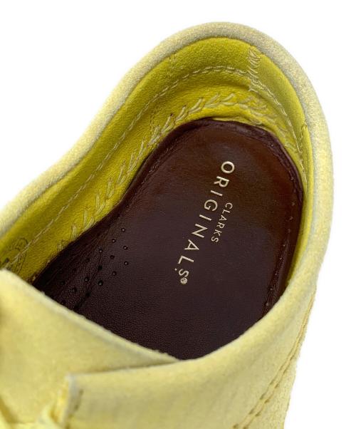 CLARKS（クラークス）CLARKS (クラークス) スウェードシューズ ワラビーブーツ クリーム サイズ:27cmの古着・服飾アイテム