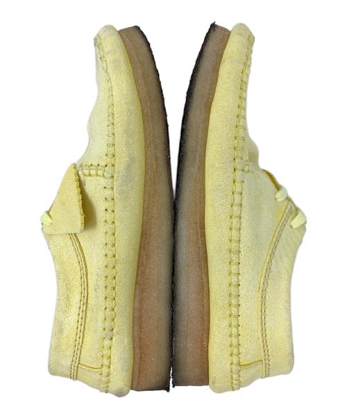 CLARKS（クラークス）CLARKS (クラークス) スウェードシューズ ワラビーブーツ クリーム サイズ:27cmの古着・服飾アイテム