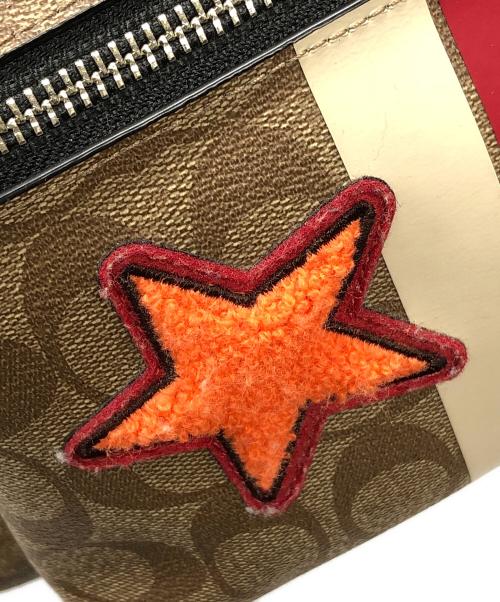 COACH（コーチ）COACH (コーチ) リュック シグネチャー ワッペン バックパック ベージュ サイズ:実寸サイズにてご確認ください。の古着・服飾アイテム