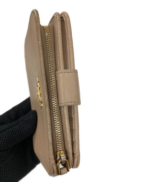 PRADA（プラダ）PRADA (プラダ) 2つ折り財布 ベージュ サイズ:実寸サイズにてご確認ください。の古着・服飾アイテム