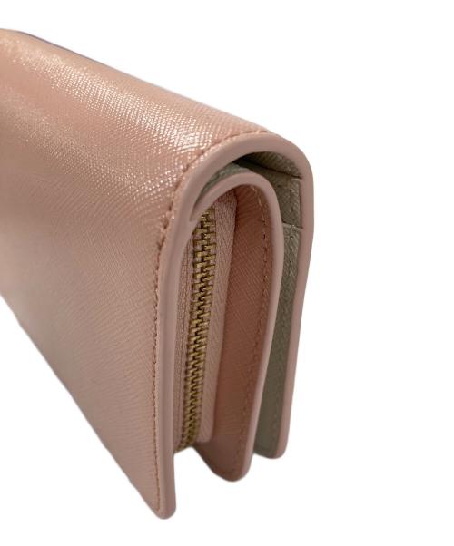 MARC JACOBS（マークジェイコブズ）MARC JACOBS (マークジェイコブズ) 2つ折り財布 スナップショット ピンク サイズ:実寸サイズにてご確認ください。の古着・服飾アイテム