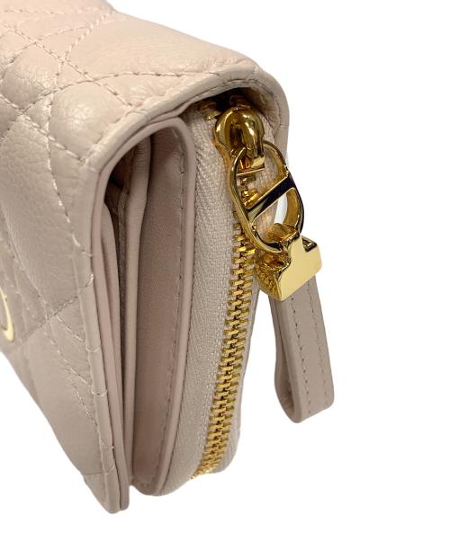 Christian Dior（クリスチャン ディオール）Christian Dior (クリスチャン ディオール) 2つ折り財布 Caro Scarlet(カロ スカーレット） カナージュ カーフスキン サイズ:実寸サイズにてご確認ください。の古着・服飾アイテム