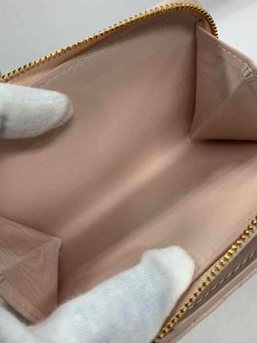 Christian Dior（クリスチャン ディオール）Christian Dior (クリスチャン ディオール) 2つ折り財布 Caro Scarlet(カロ スカーレット） カナージュ カーフスキン サイズ:実寸サイズにてご確認ください。の古着・服飾アイテム