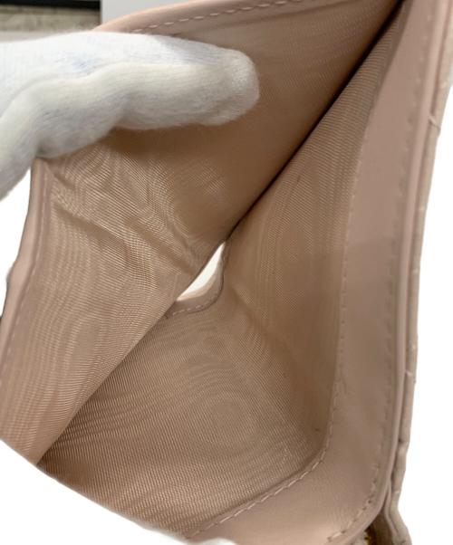 Christian Dior（クリスチャン ディオール）Christian Dior (クリスチャン ディオール) 2つ折り財布 Caro Scarlet(カロ スカーレット） カナージュ カーフスキン サイズ:実寸サイズにてご確認ください。の古着・服飾アイテム